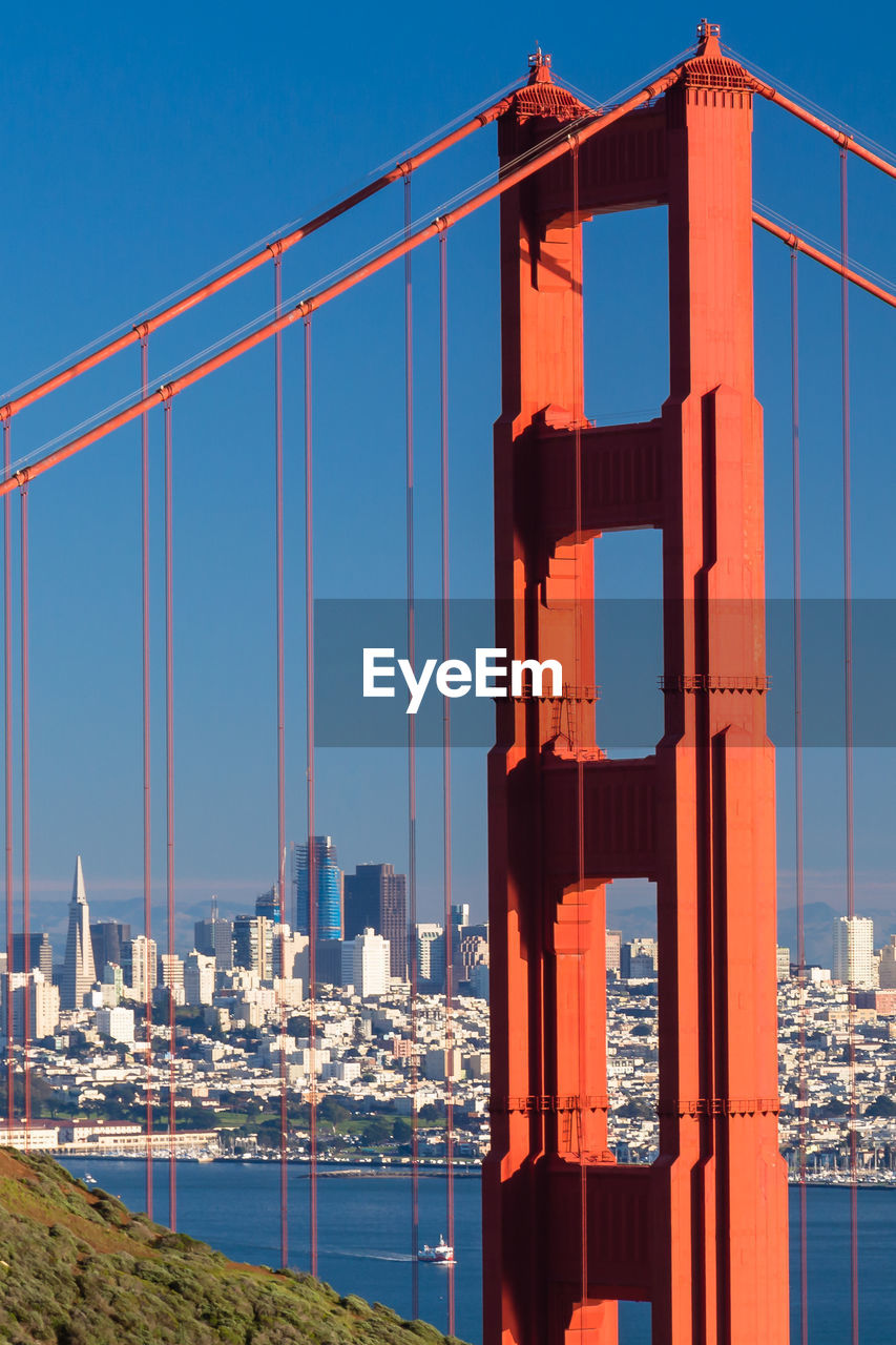 GOLDEN GATE BRIDGE OVER BAY AGAINST SKY