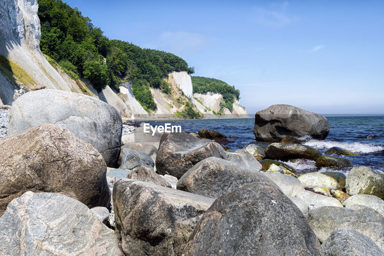 Rocks at the chalk cliffs on the german island of rügen in the jasmund national park