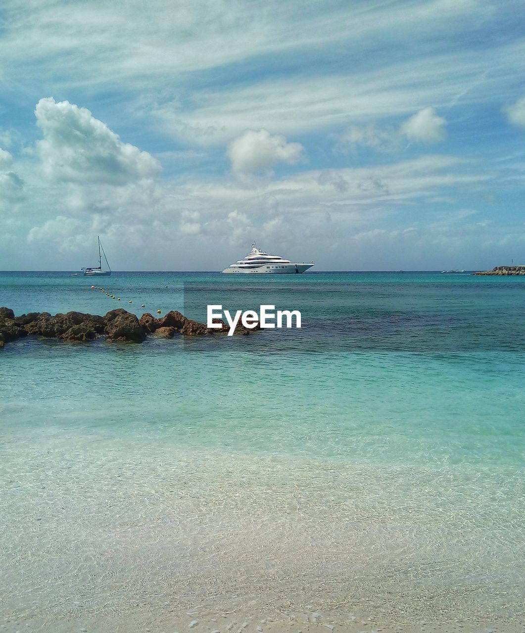 SAILBOATS ON SEA AGAINST SKY