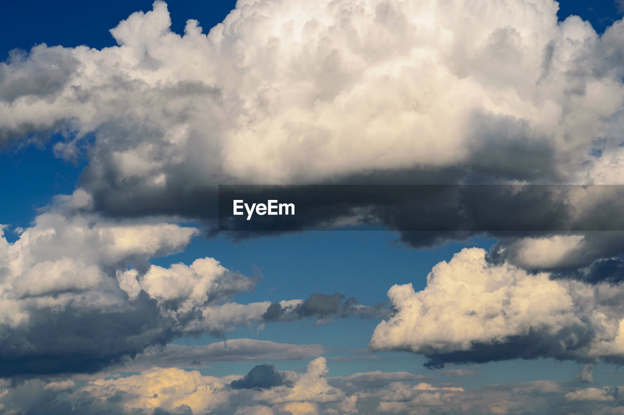 LOW ANGLE VIEW OF CLOUDSCAPE AGAINST SKY