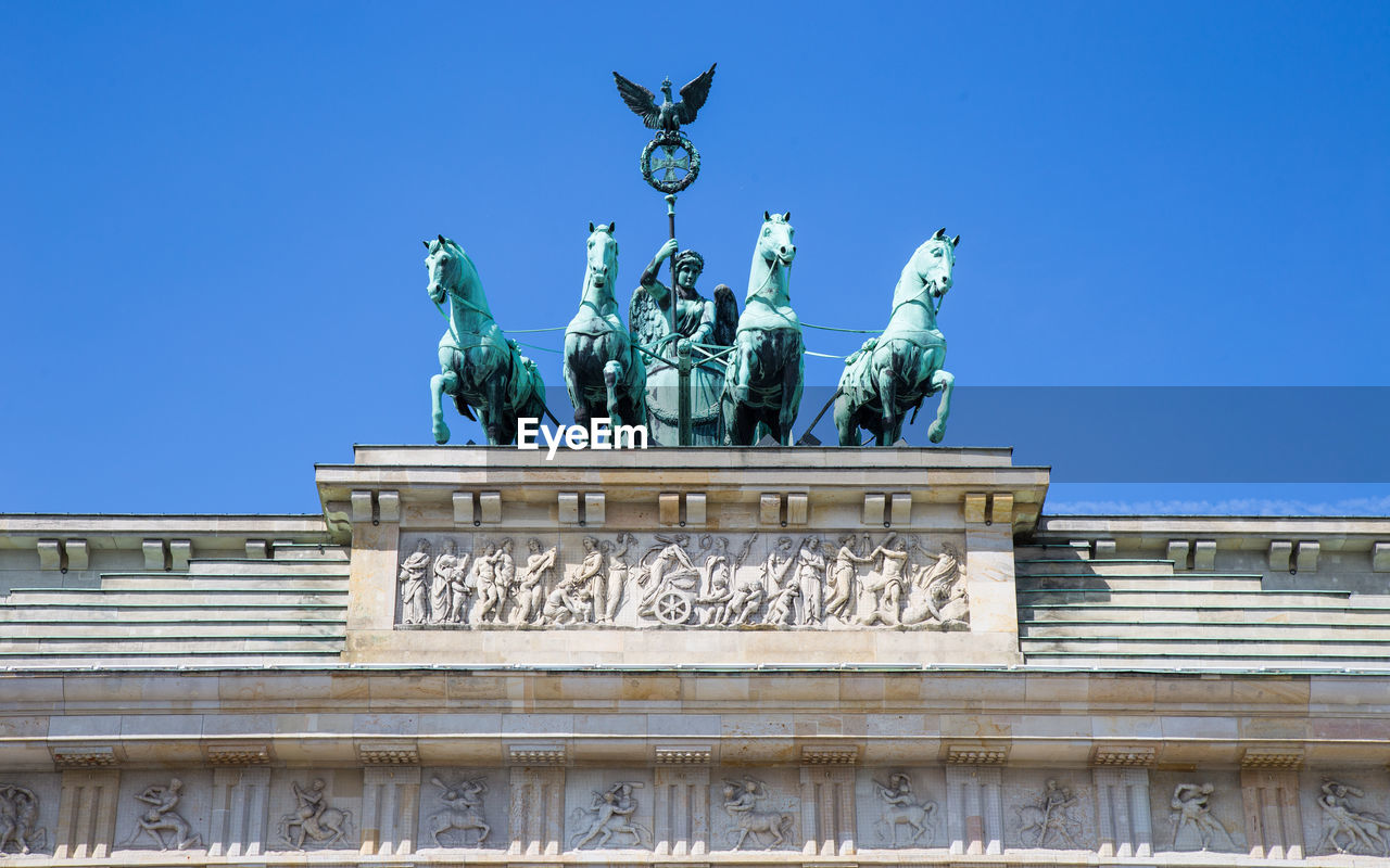 LOW ANGLE VIEW OF STATUE OF BUILDING