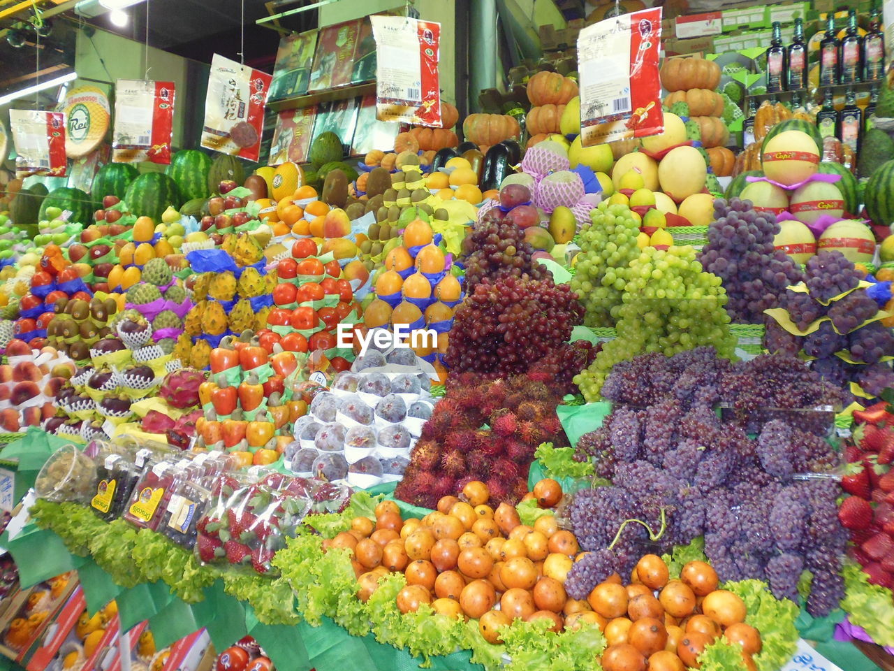 VARIOUS FRUITS FOR SALE IN MARKET