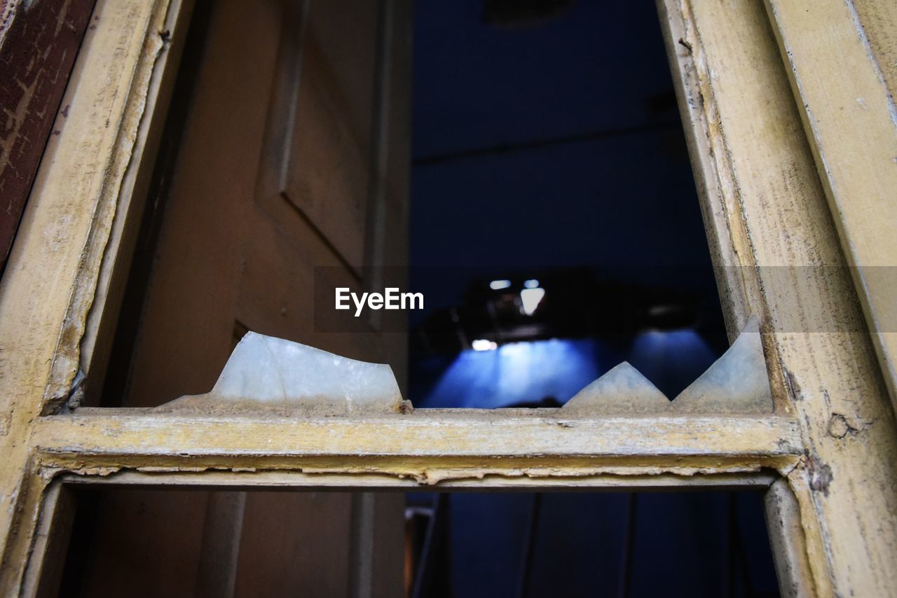 CLOSE-UP VIEW OF WINDOW