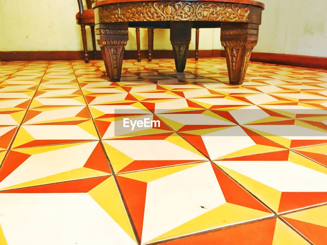 TILED FLOOR WITH TILED FLOOR