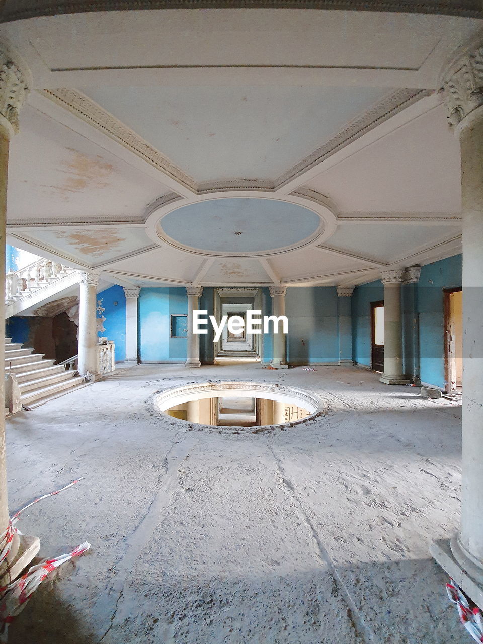 INTERIOR OF EMPTY BUILDING