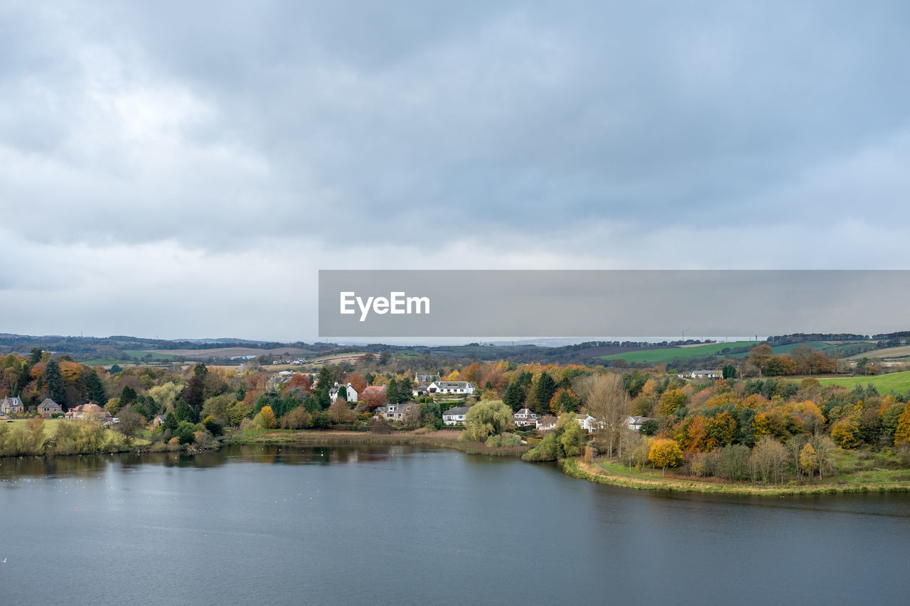 PANORAMIC VIEW OF LAKE AGAINST SKY