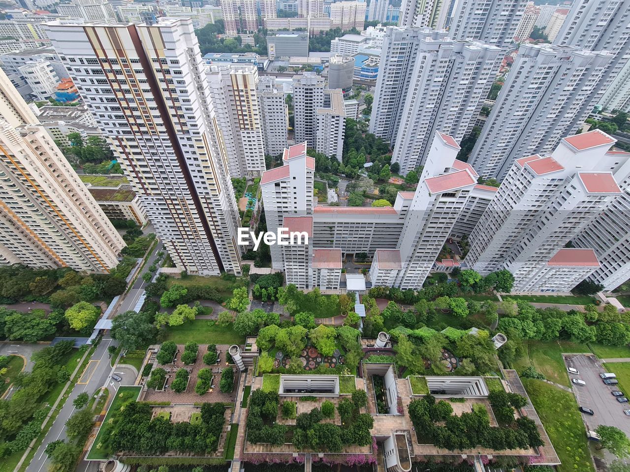 HIGH ANGLE VIEW OF TREES AND BUILDINGS IN CITY