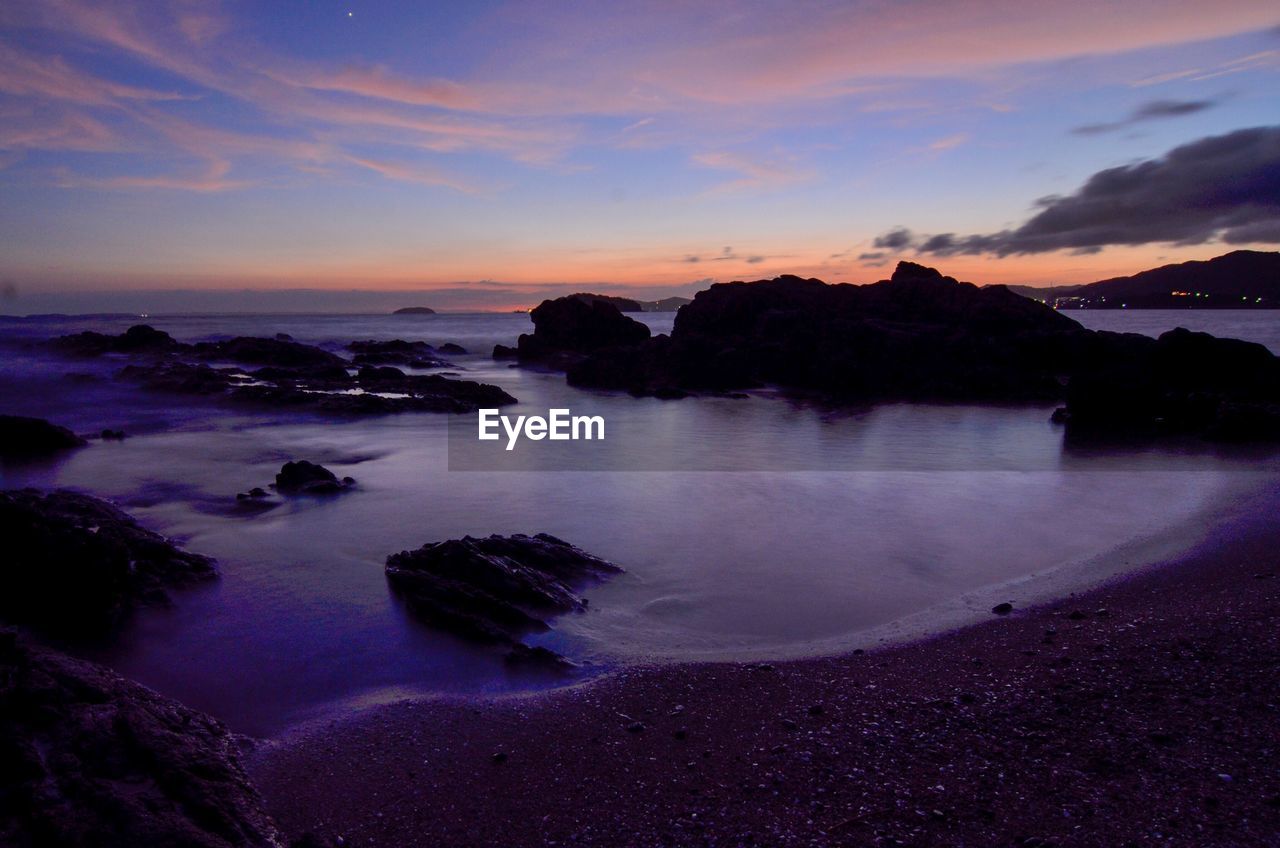 SCENIC VIEW OF SEA AT SUNSET