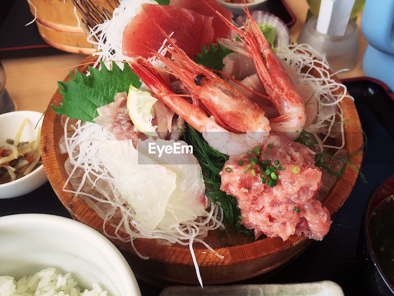 HIGH ANGLE VIEW OF SEAFOOD IN PLATE