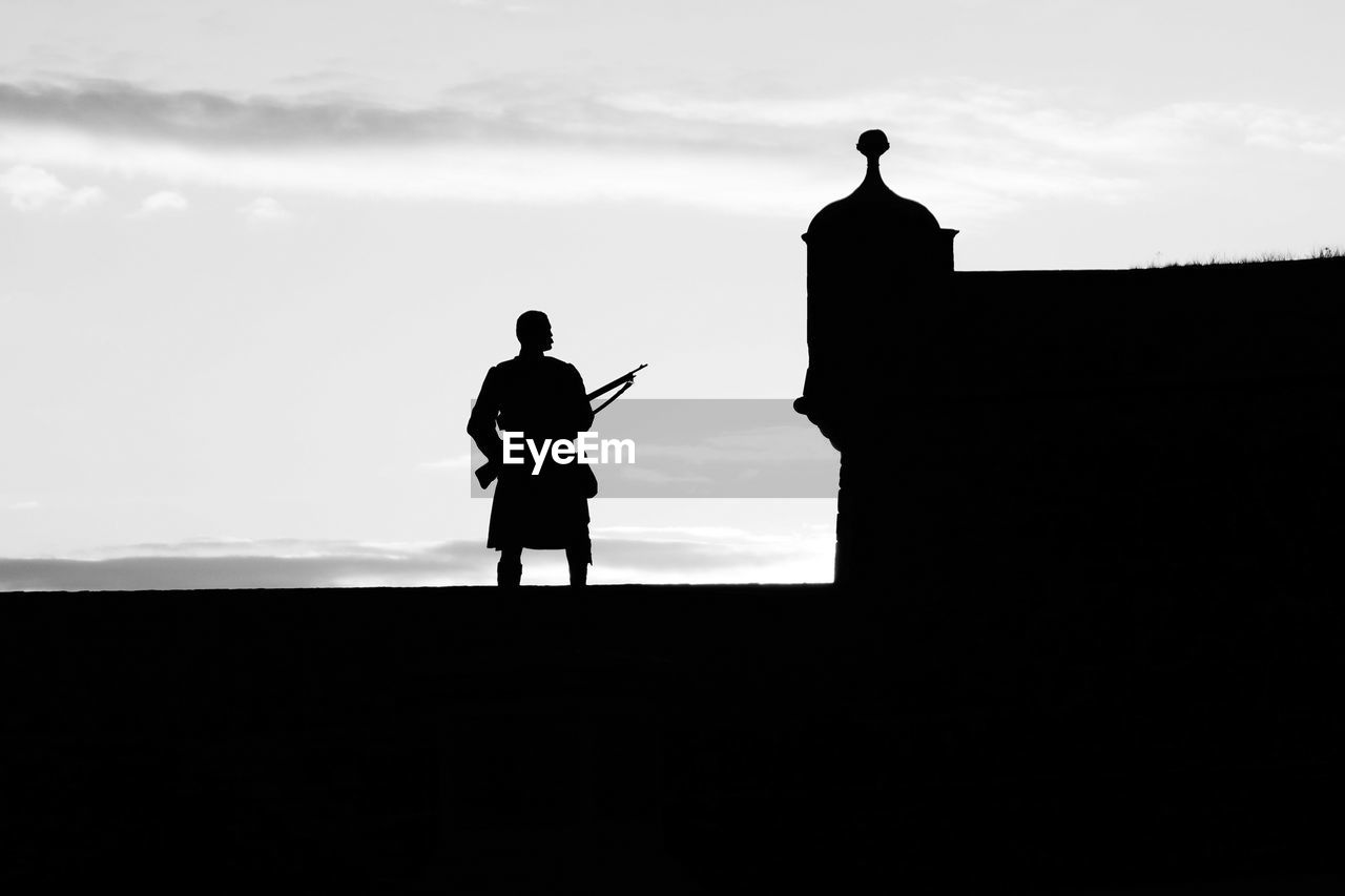 Silhouette of the soldier monument at stirling castle