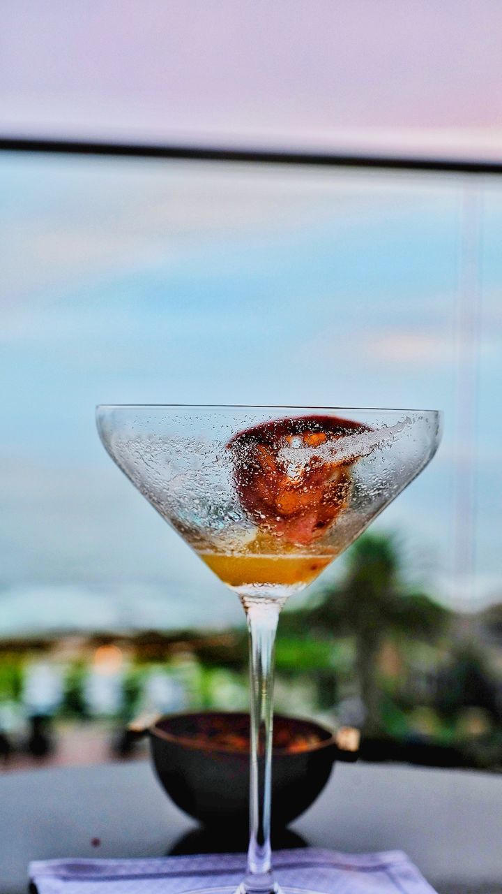 CLOSE-UP OF GLASS OF WINE ON TABLE