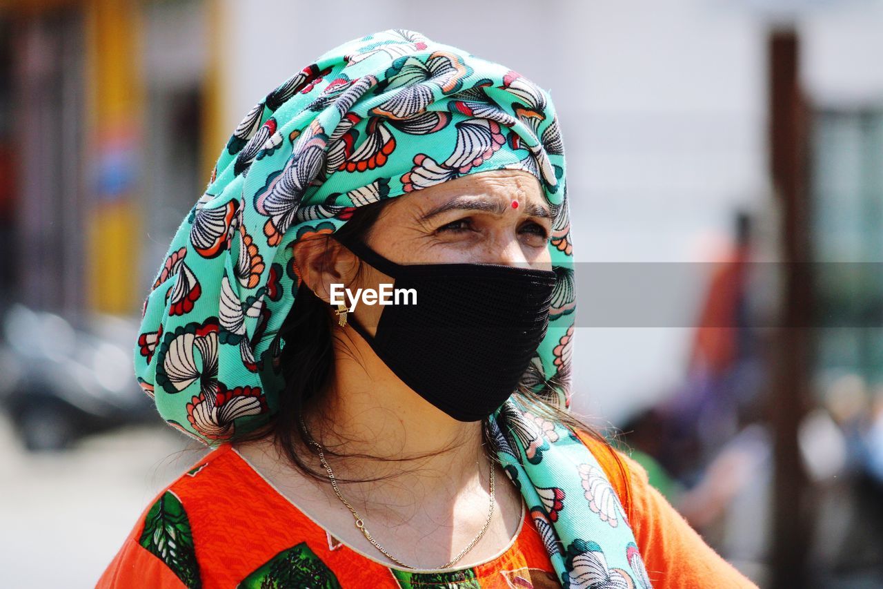 Woman in face mask in corona epidemic.