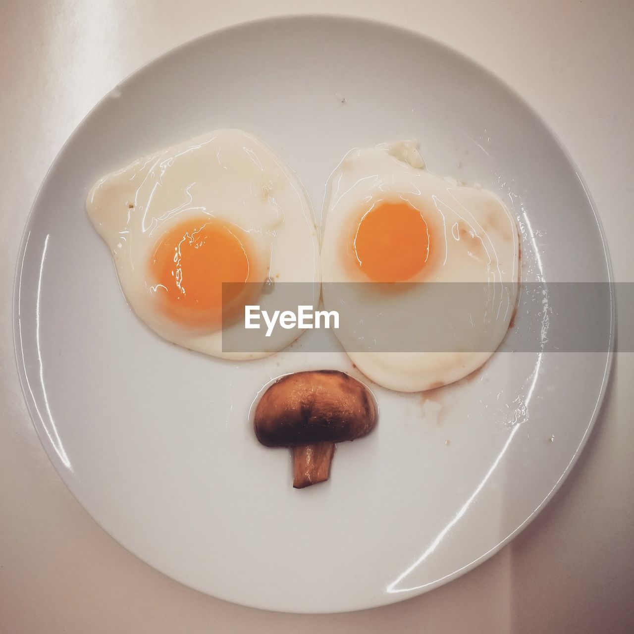 HIGH ANGLE VIEW OF BREAKFAST SERVED ON PLATE