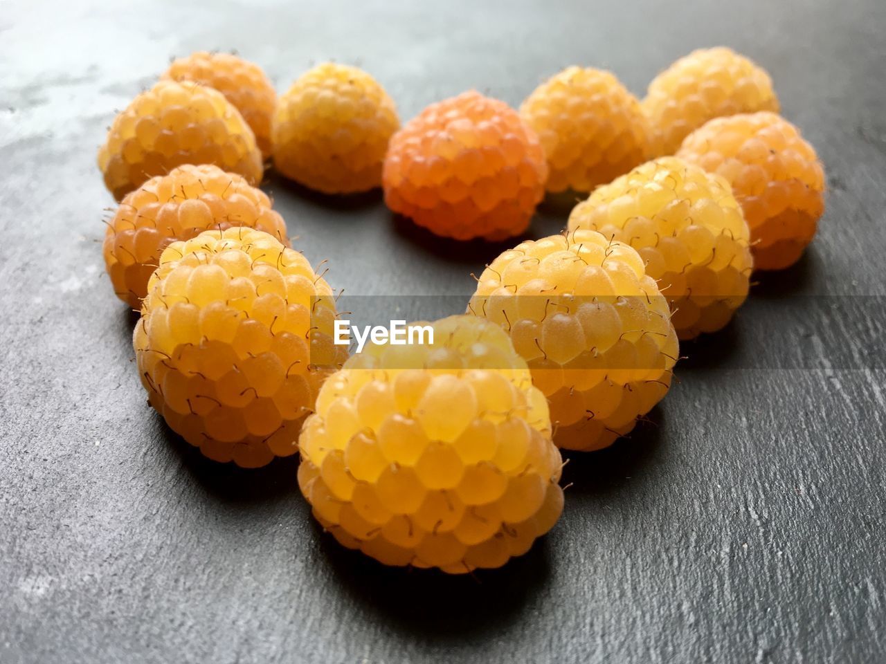 CLOSE-UP OF FRUITS IN PLATE