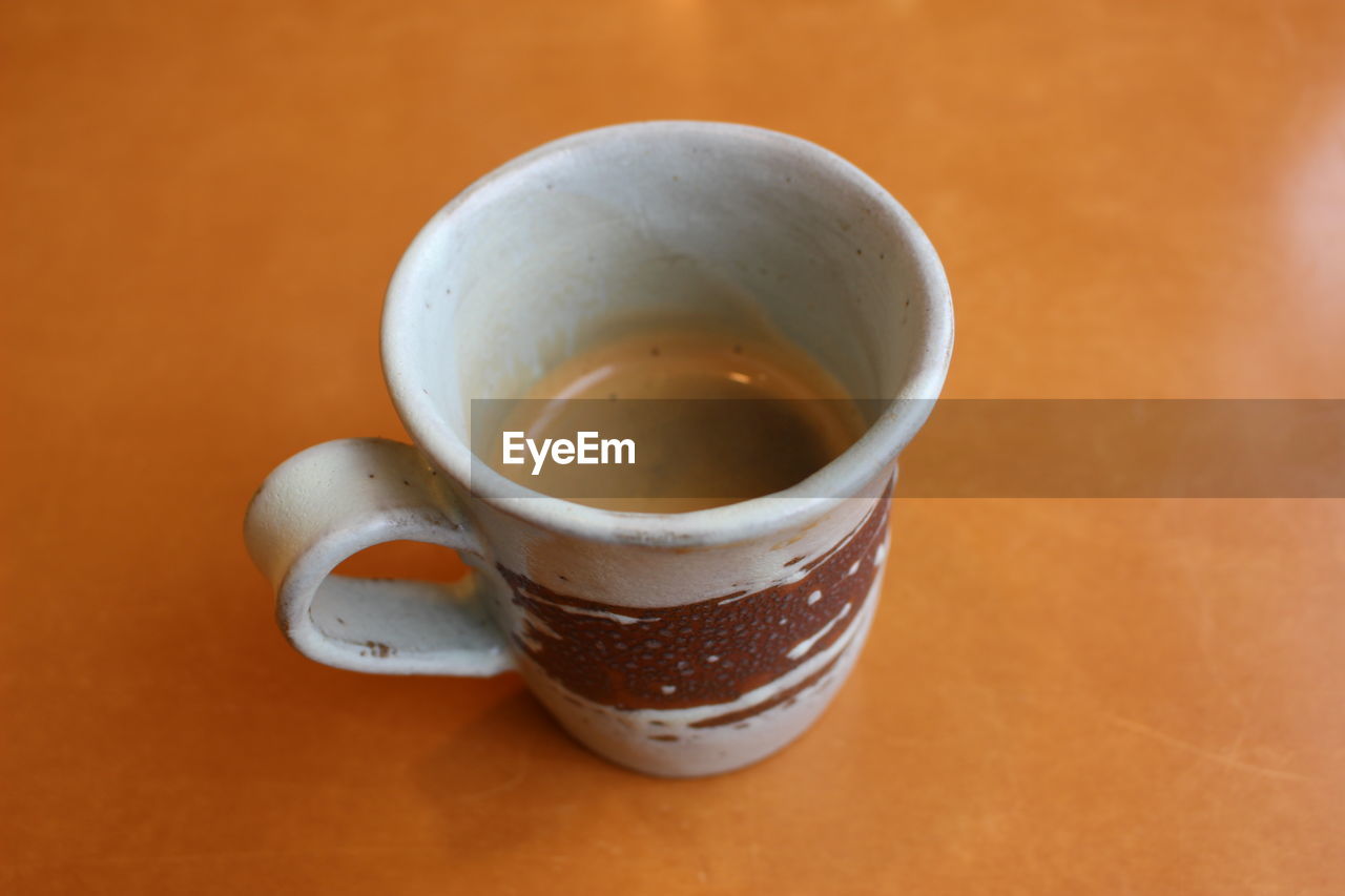 CLOSE-UP OF COFFEE CUP ON TABLE