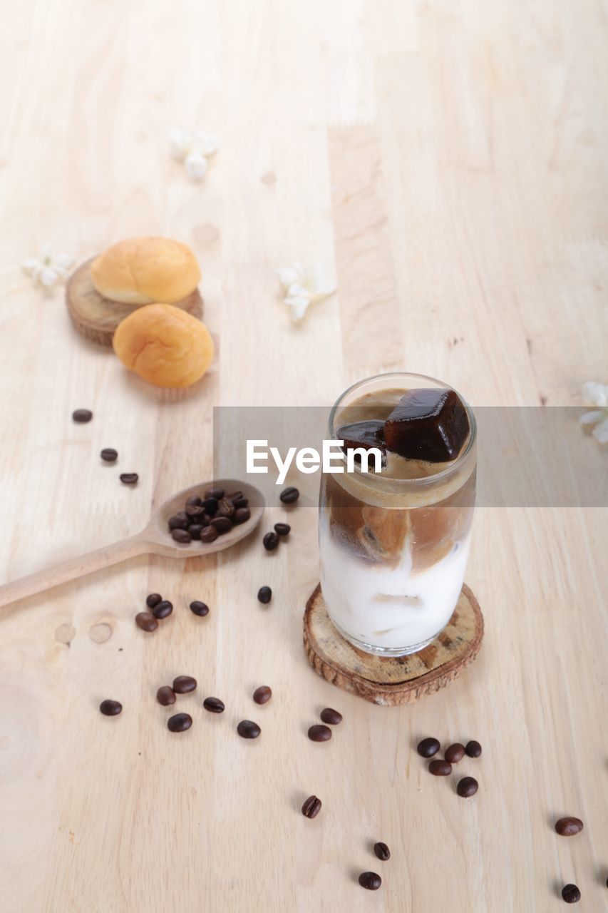 HIGH ANGLE VIEW OF COFFEE AND COOKIES ON TABLE