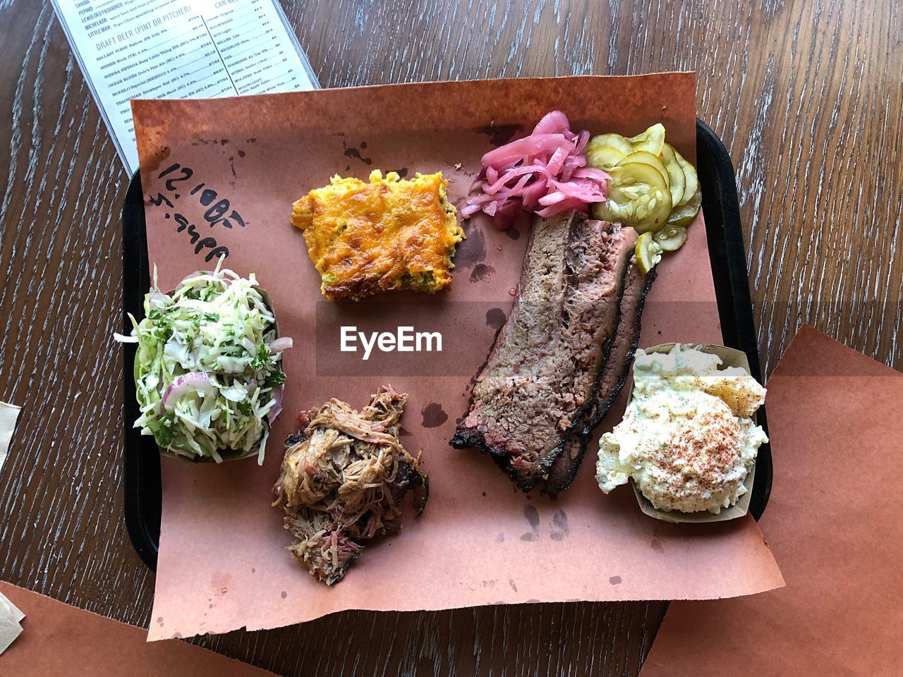 HIGH ANGLE VIEW OF FOOD ON CUTTING BOARD