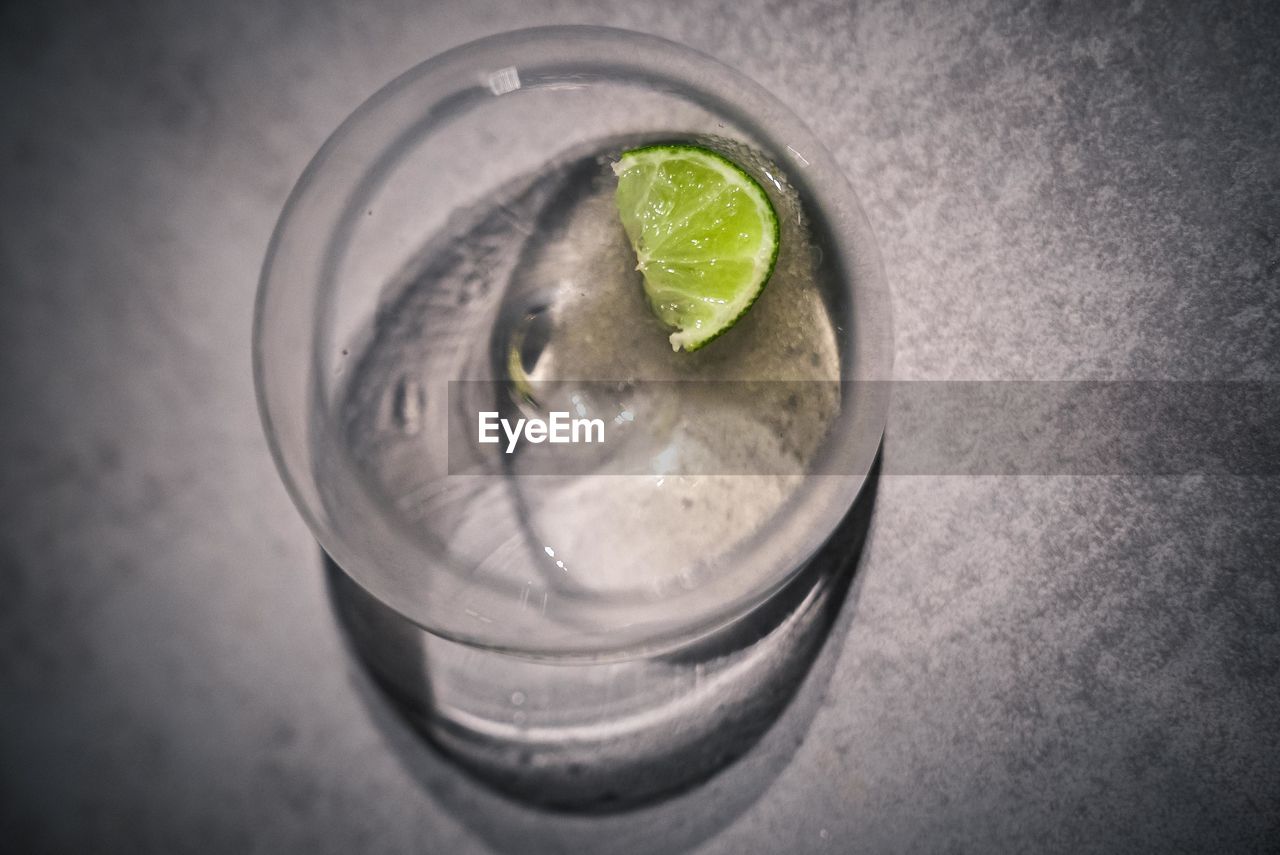 CLOSE-UP OF DRINK SERVED IN GLASS