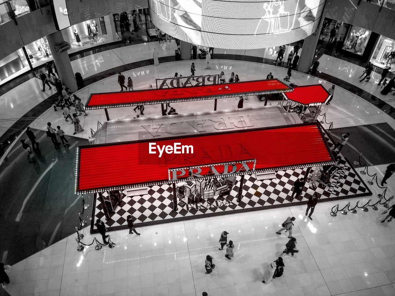 HIGH ANGLE VIEW OF CROWD IN SHOPPING MALL