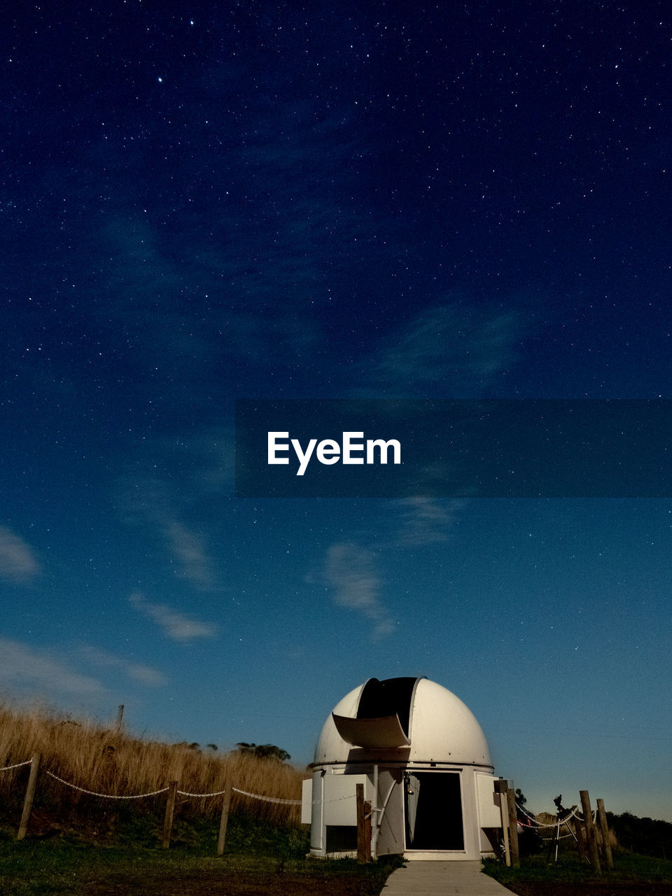 Nigh time shot of mount burnet observatory, near emerald, in australia.