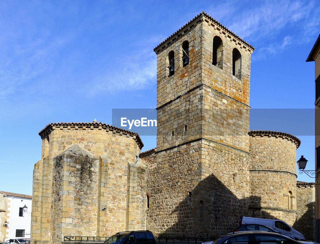 LOW ANGLE VIEW OF HISTORICAL BUILDING AGAINST SKY