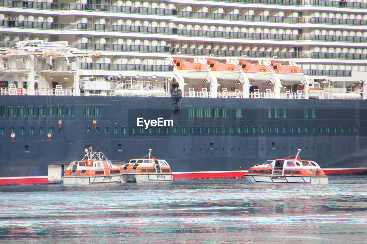 BOATS IN SEA AGAINST BUILDINGS