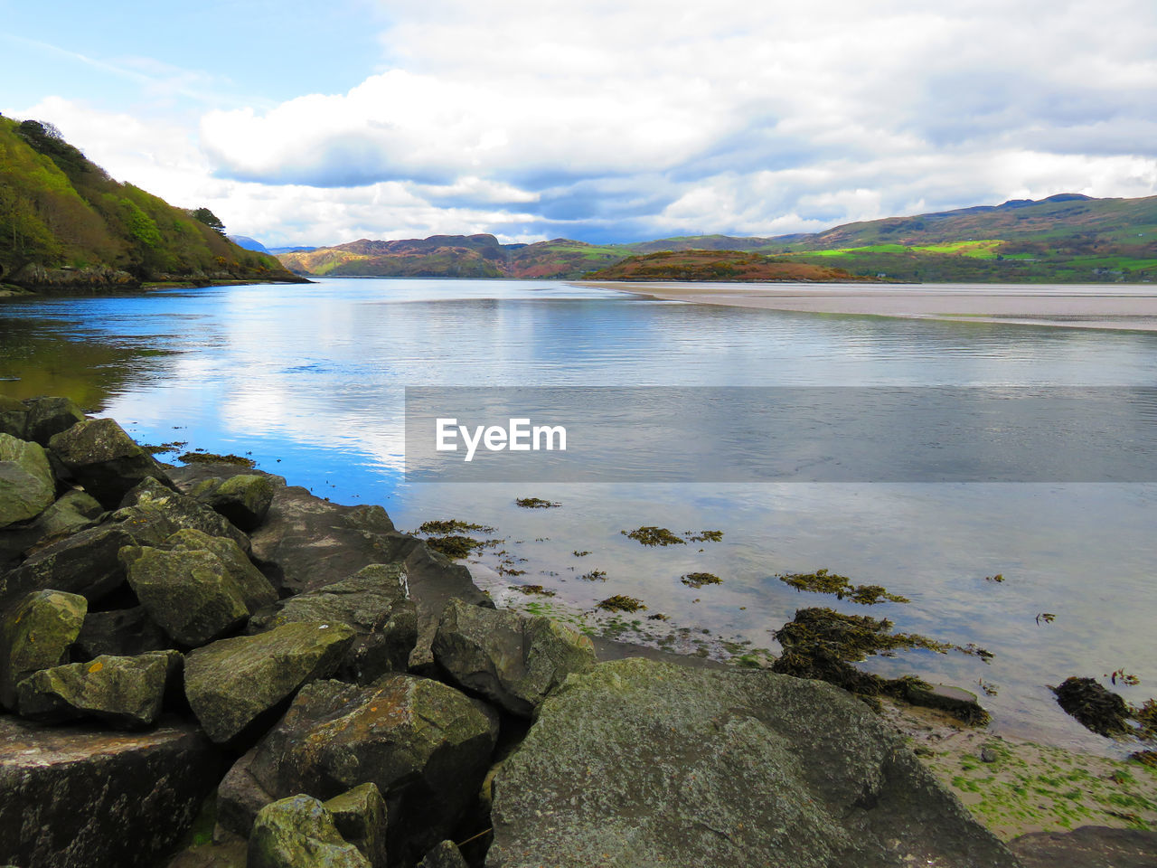 SCENIC VIEW OF LAKE WITH REFLECTION AGAINST SKY