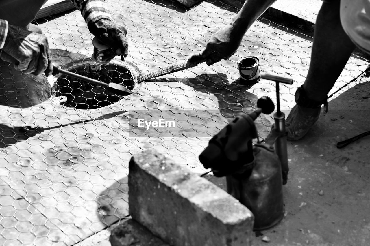 HIGH ANGLE VIEW OF PEOPLE ON FOOTPATH IN CITY