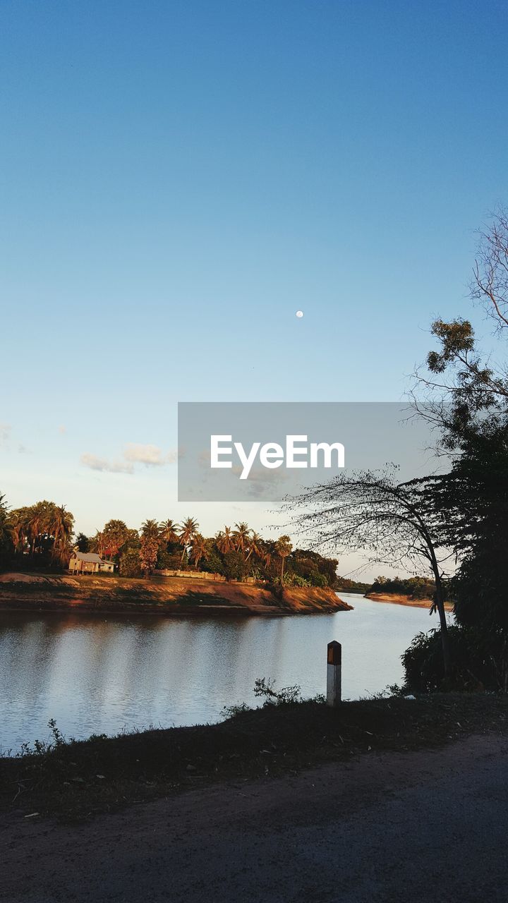 SCENIC VIEW OF RIVER AGAINST CLEAR SKY