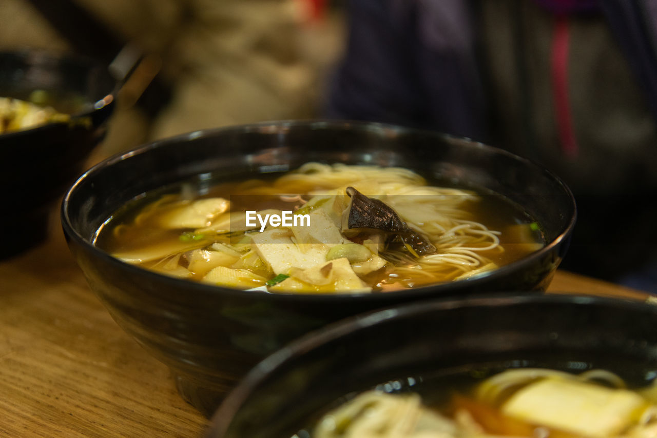 CLOSE-UP OF SOUP IN BOWL ON TABLE