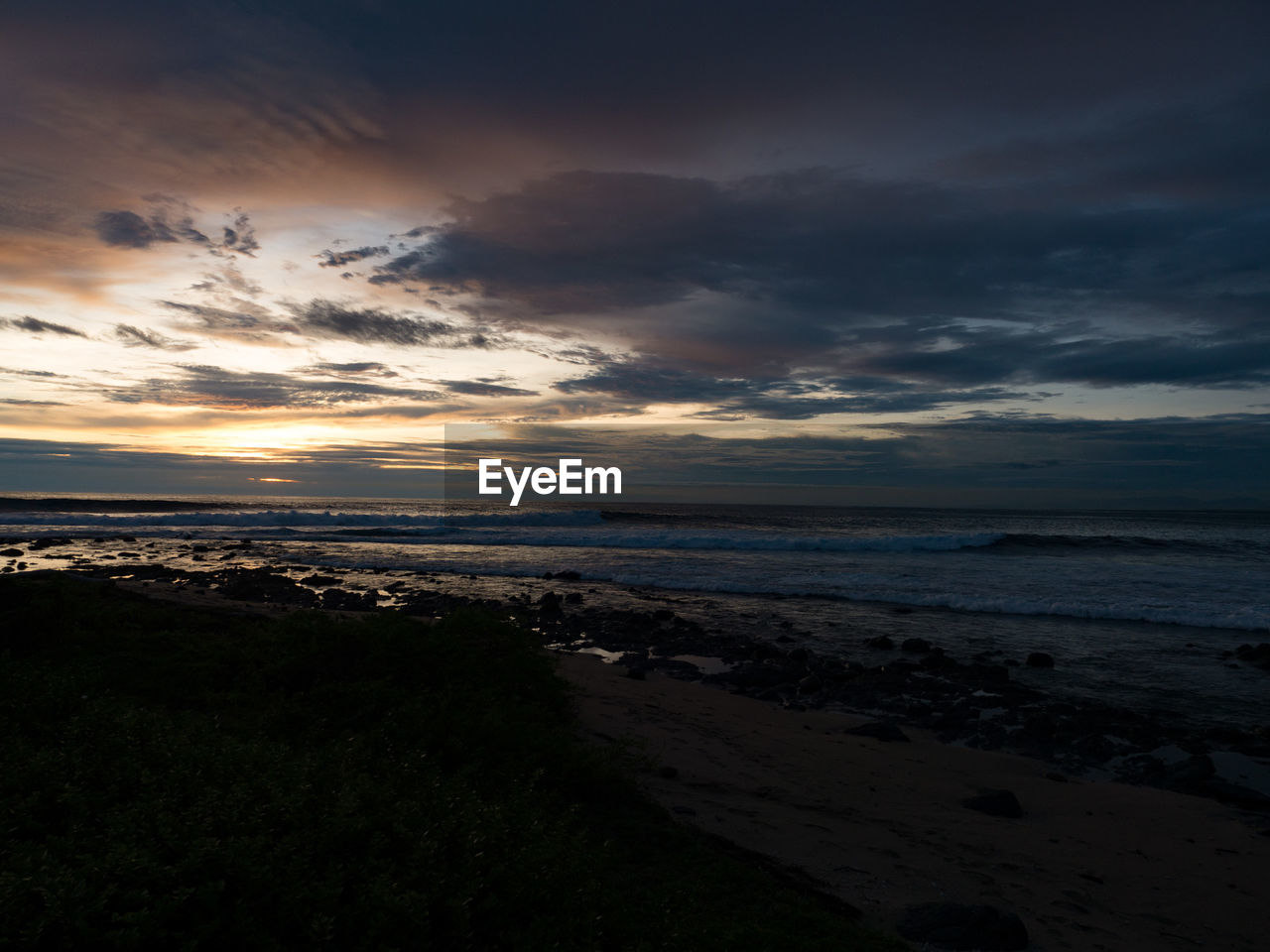 SCENIC VIEW OF SEA AT SUNSET