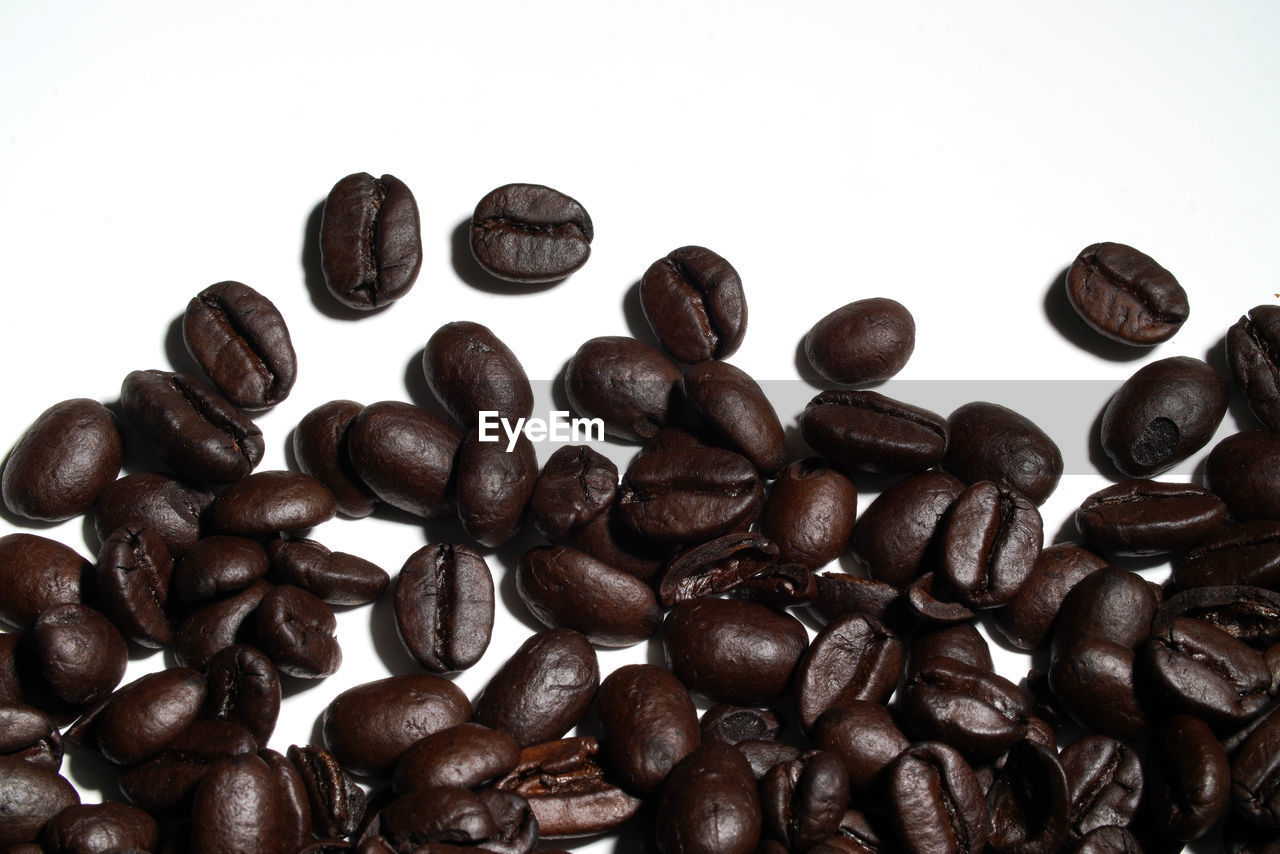 HIGH ANGLE VIEW OF COFFEE BEANS