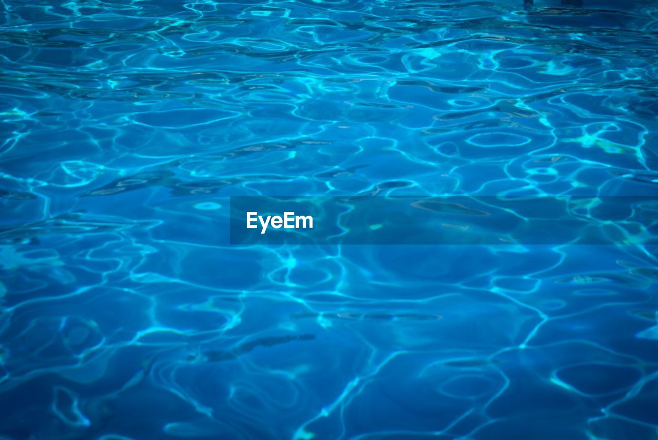 FULL FRAME SHOT OF SWIMMING POOL IN SEA