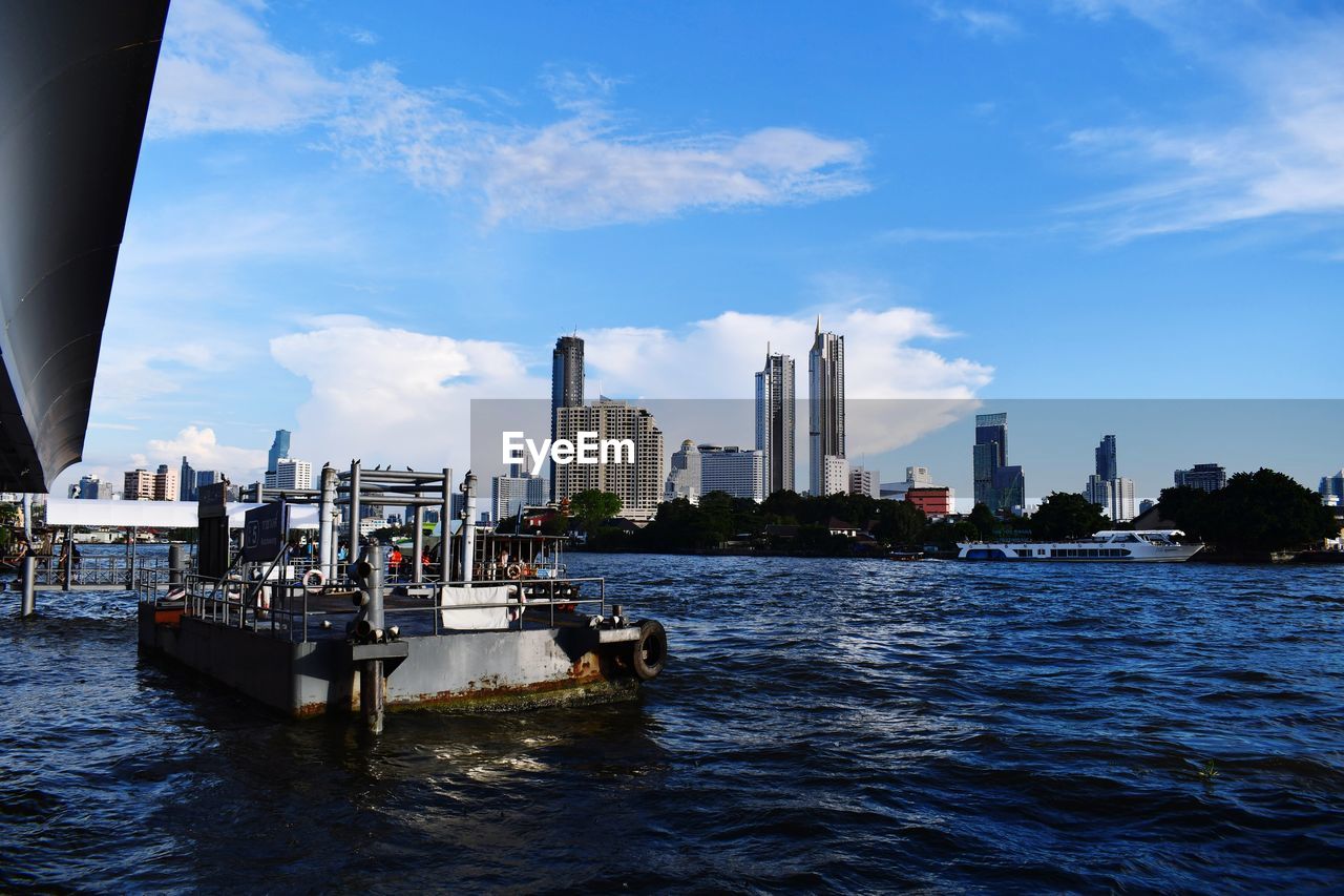 PANORAMIC VIEW OF SEA AND MODERN BUILDINGS AGAINST SKY
