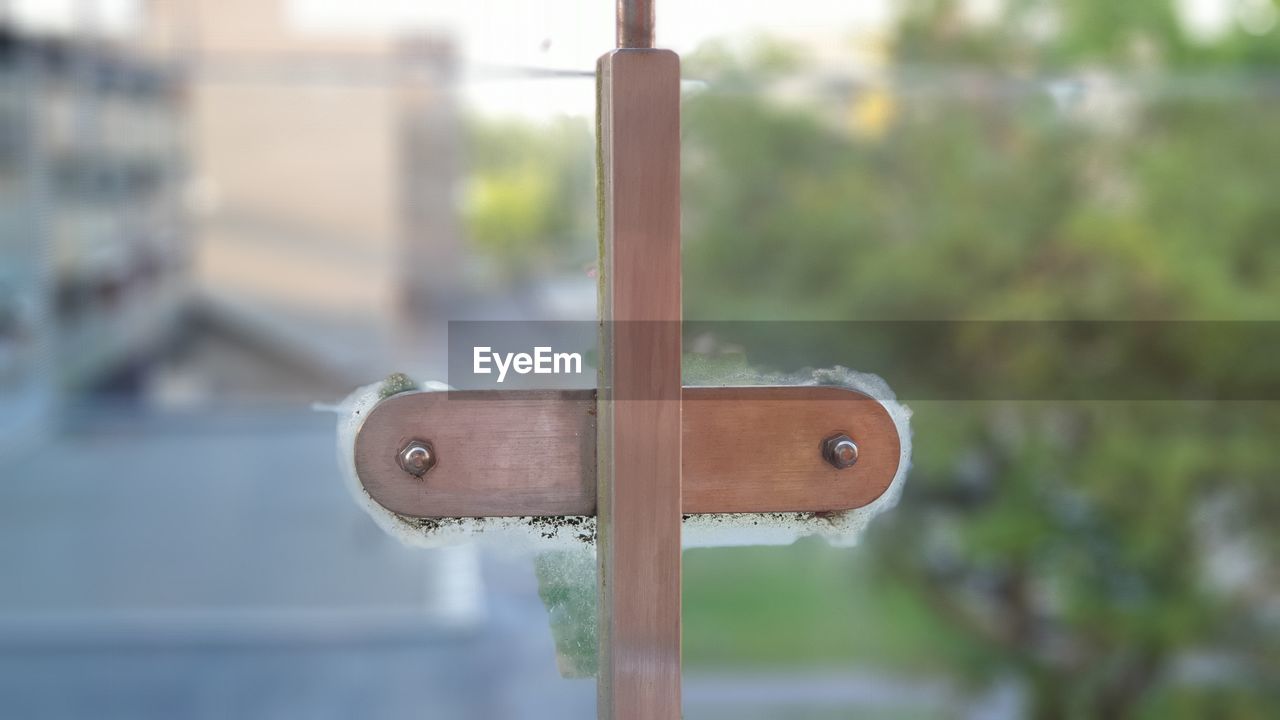 CLOSE-UP OF OLD RUSTY METAL FENCE