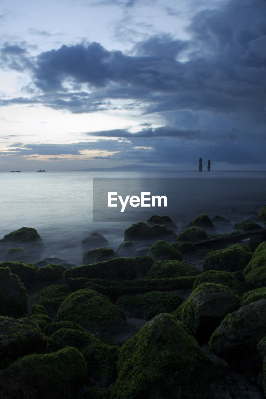 Scenic view of sea against sky at dusk. sanur, bali province, indonesia