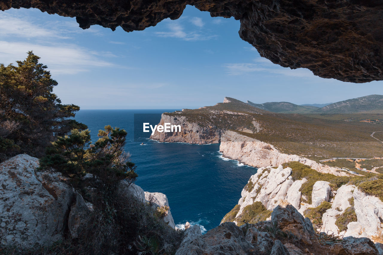 SCENIC VIEW OF SEA AND ROCKS