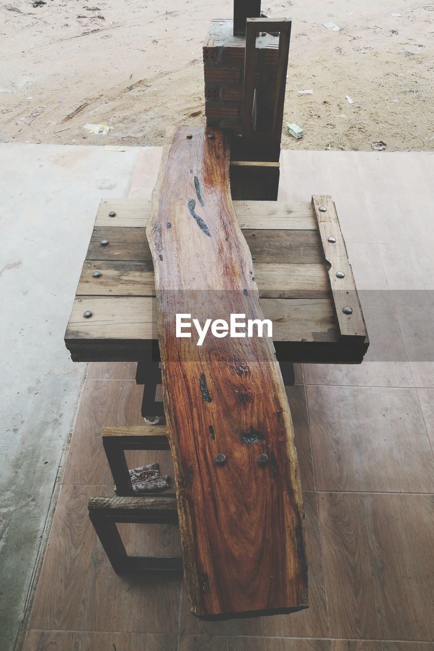 CLOSE-UP OF TABLE ON WOOD