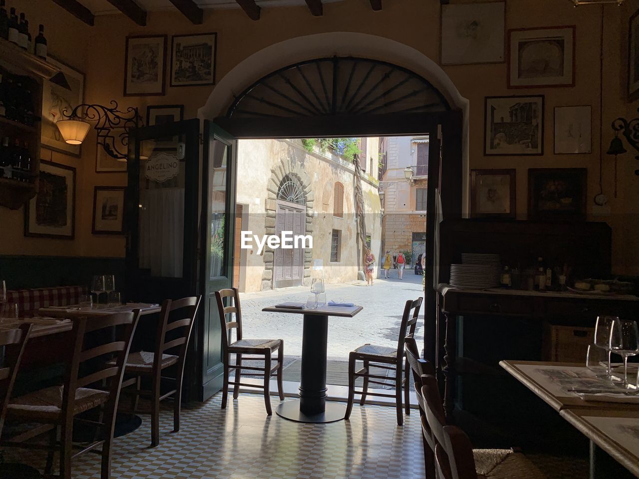 EMPTY CHAIRS AND TABLE IN RESTAURANT