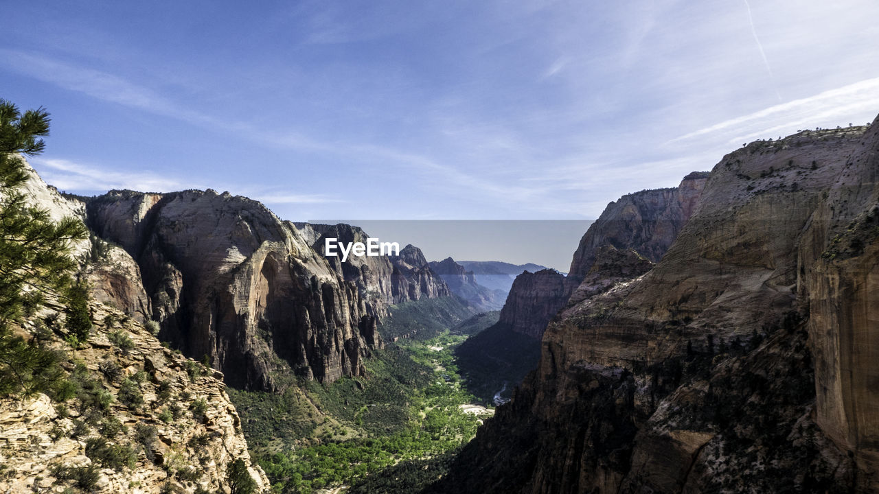 PANORAMIC VIEW OF MOUNTAINS AGAINST SKY