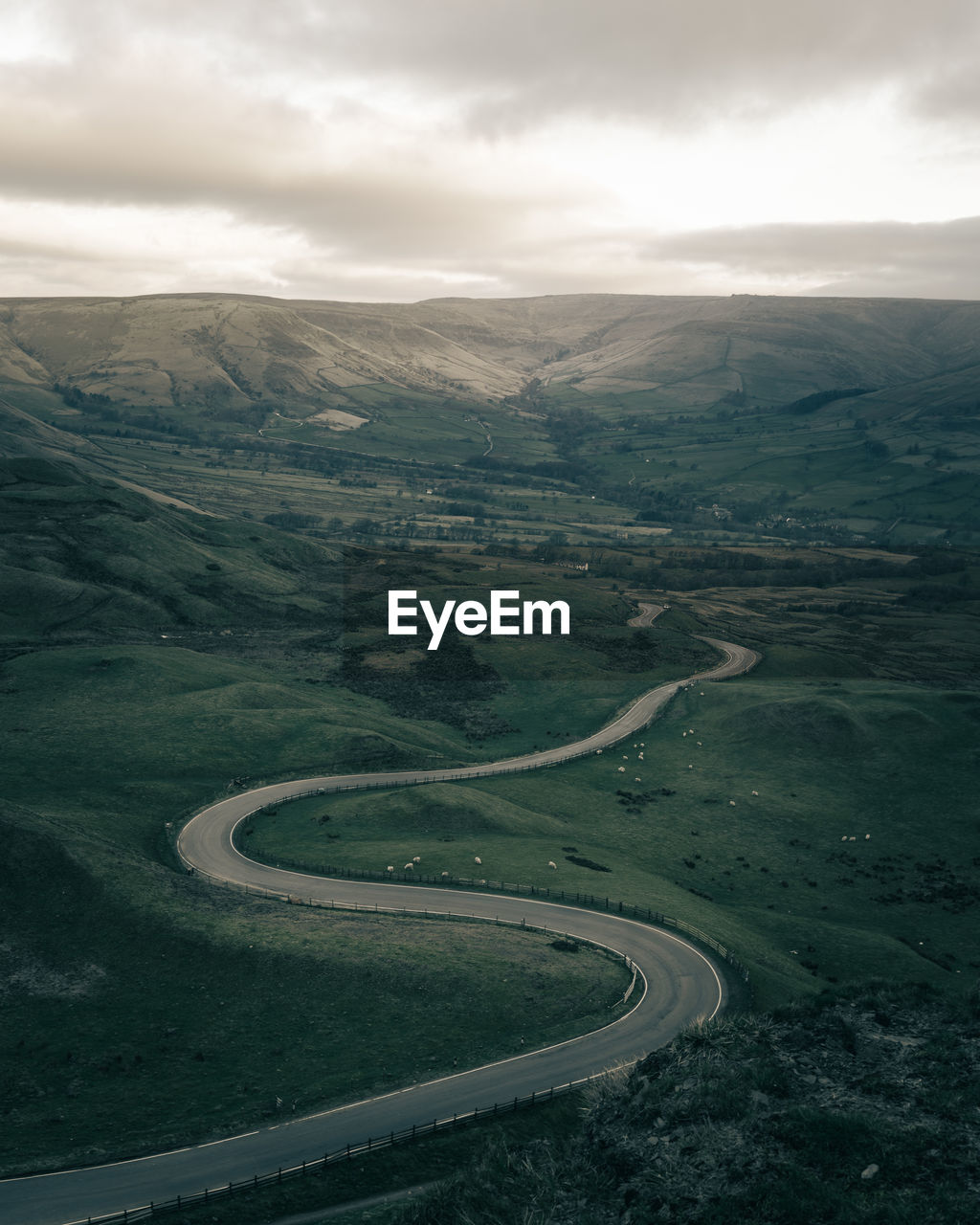 HIGH ANGLE VIEW OF ROAD ON MOUNTAIN AGAINST SKY