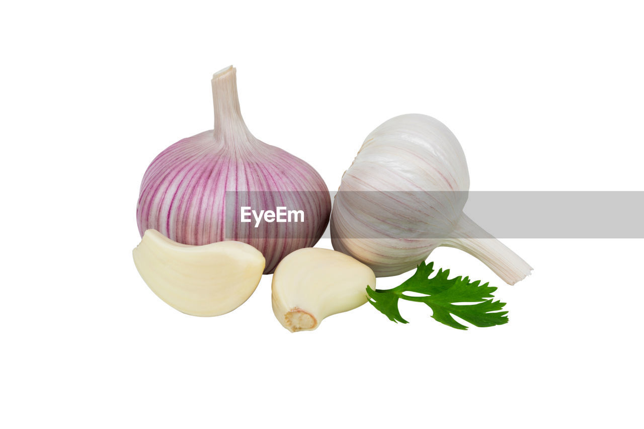 CLOSE-UP OF GARLIC ON WHITE BACKGROUND AGAINST GRAY SKY