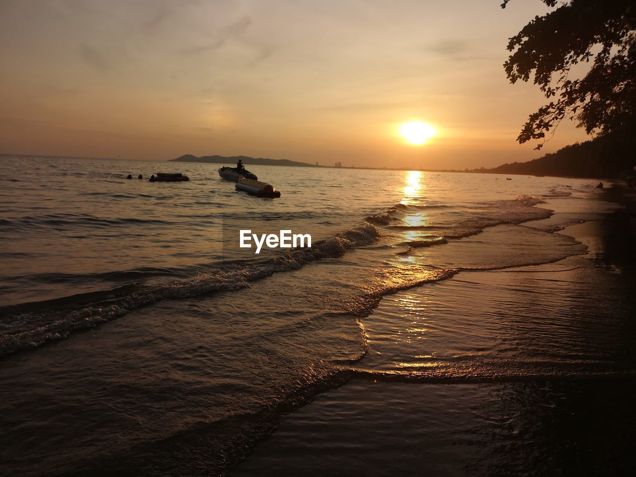 SCENIC VIEW OF BEACH AGAINST SKY DURING SUNSET