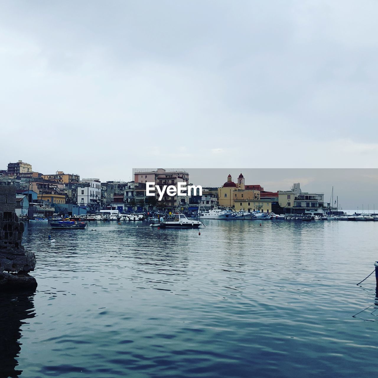 SEA BY BUILDINGS AGAINST SKY