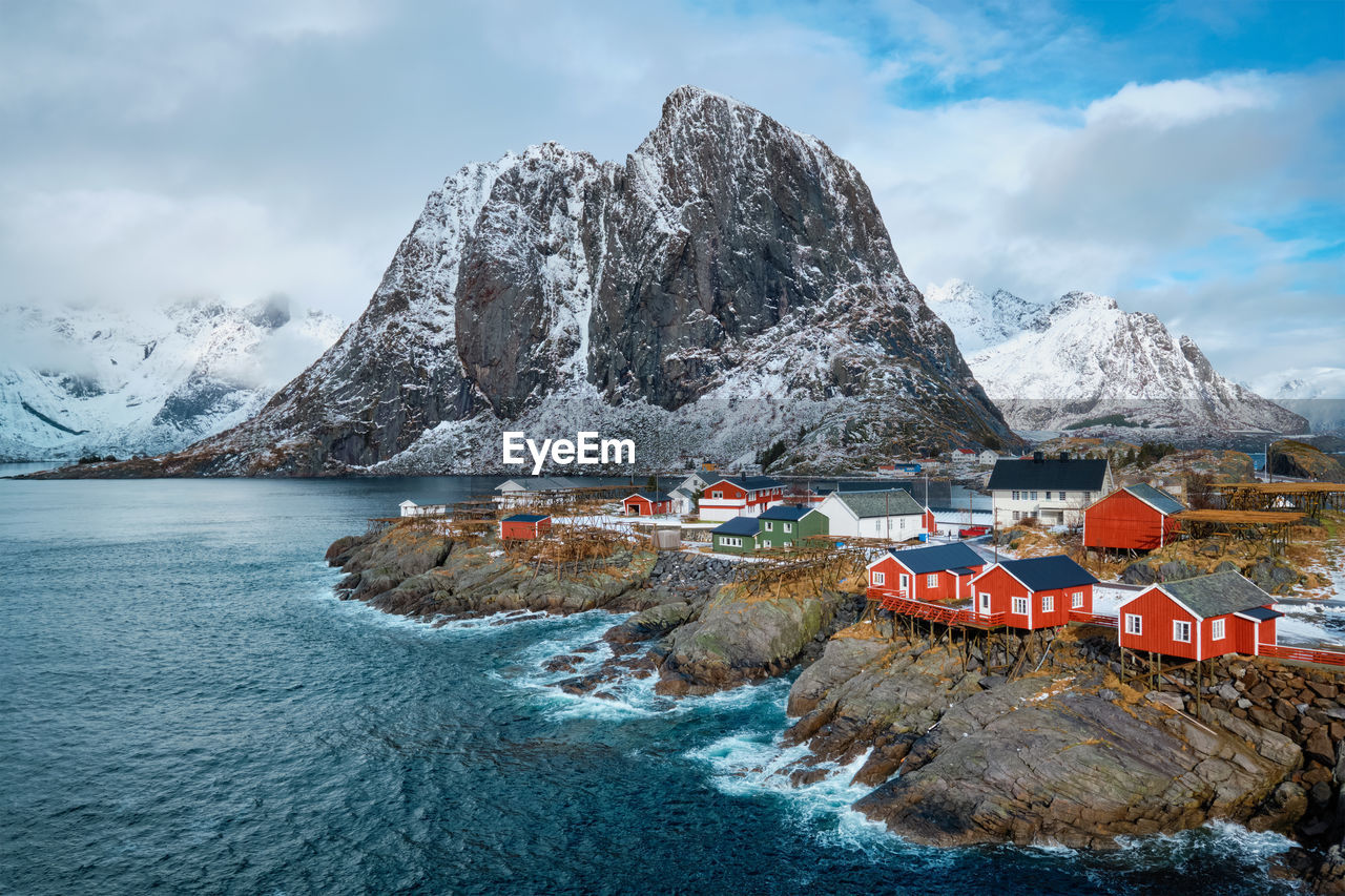 SCENIC VIEW OF SNOWCAPPED MOUNTAIN AGAINST SKY DURING WINTER