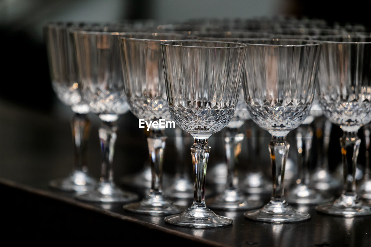 CLOSE-UP OF WINE IN GLASS