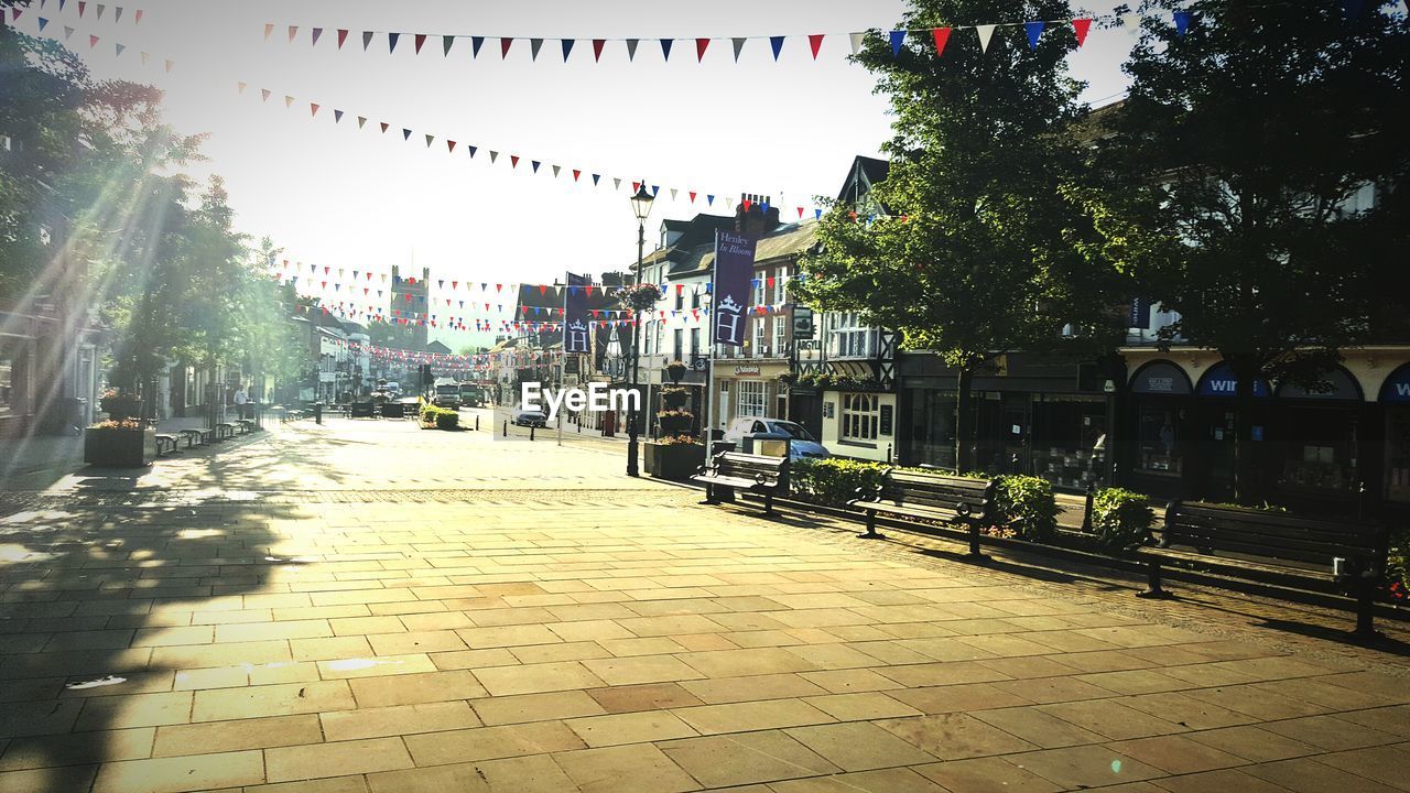 VIEW OF FOOTPATH IN CITY