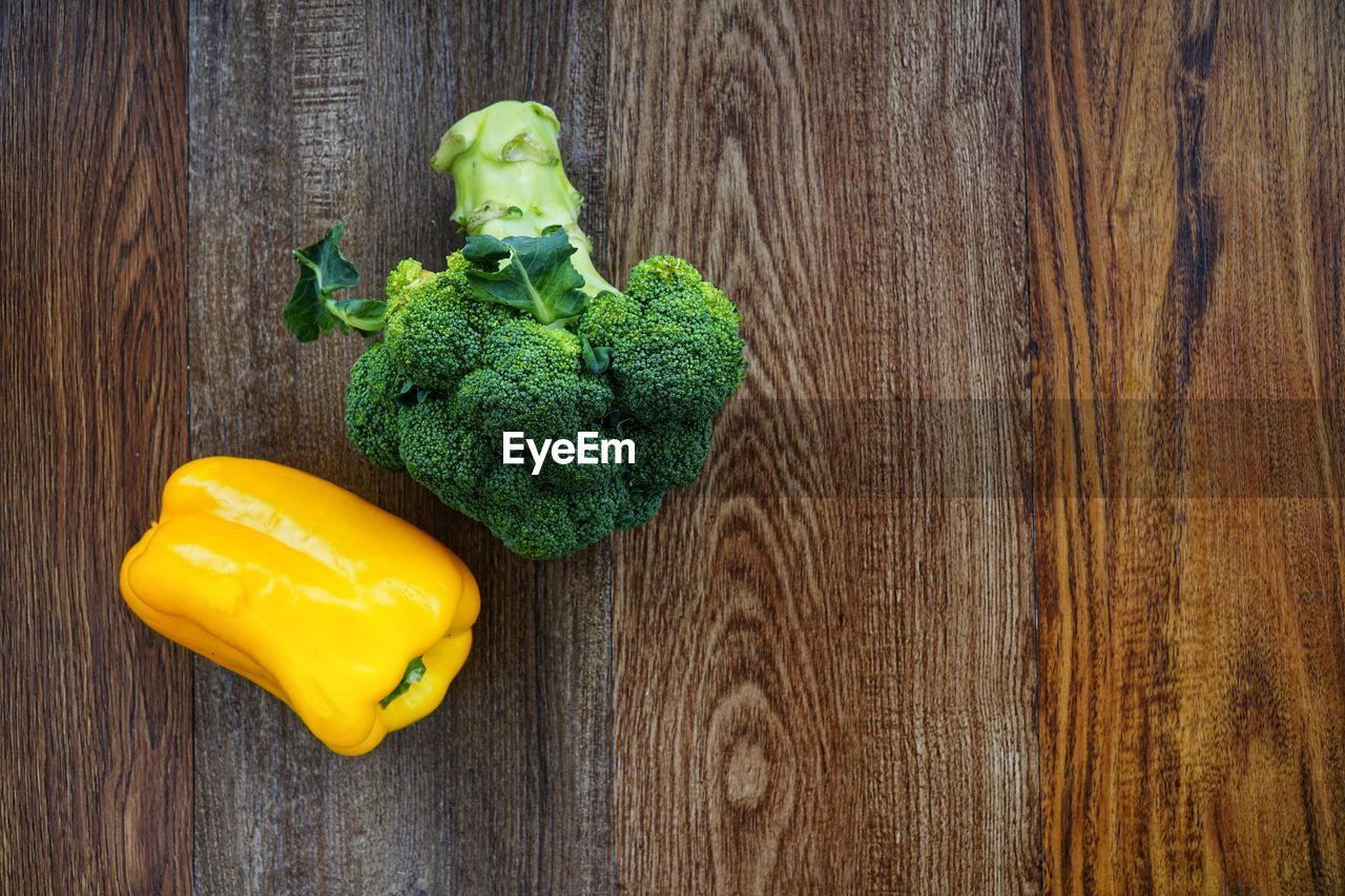 HIGH ANGLE VIEW OF YELLOW PEPPERS ON TABLE