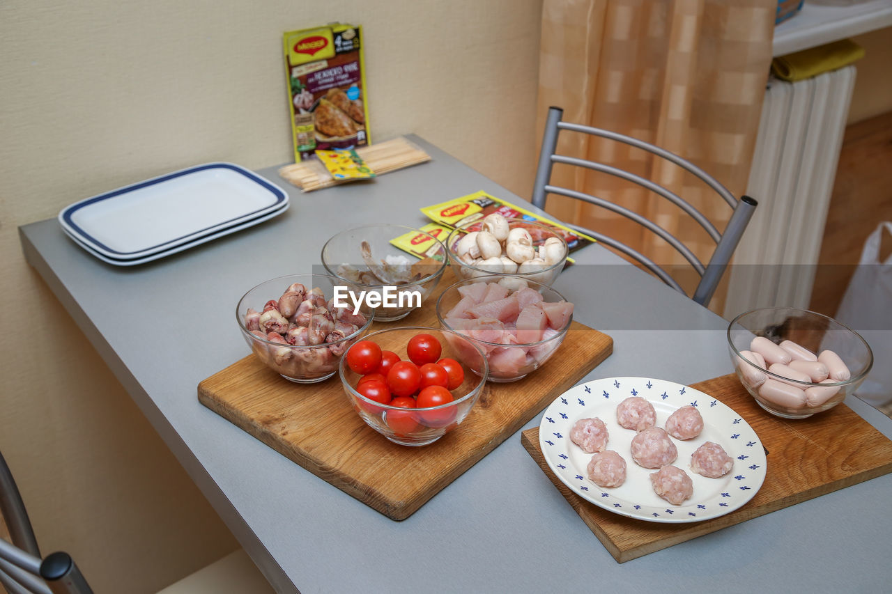 HIGH ANGLE VIEW OF VARIOUS FRUITS ON TABLE