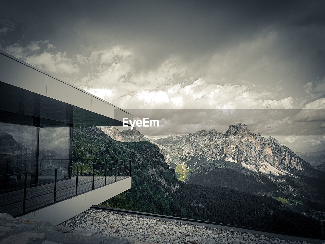 VIEW OF MOUNTAIN RANGE AGAINST SKY